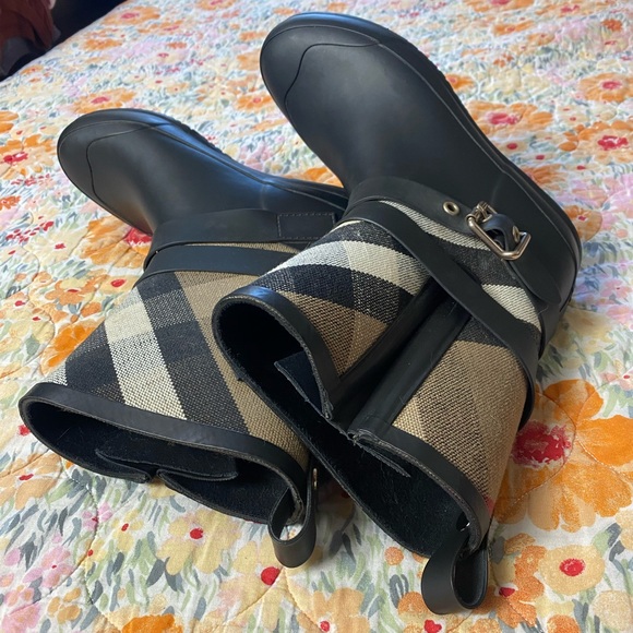 Burrberry Holloway Check Canvas Short Rain Boot - Picture 3 of 4